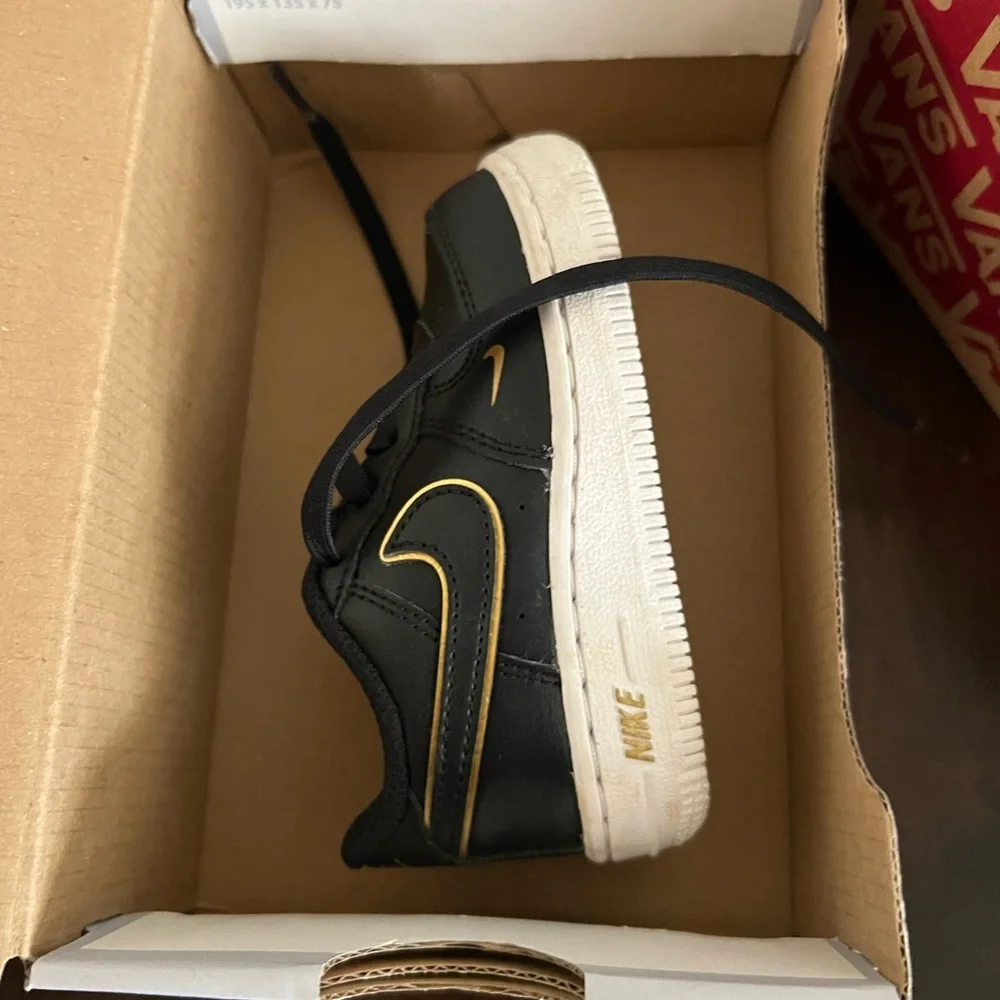 Nike Kids Black and Gold Sneakers - Picture 4 of 4